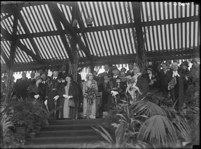 The Mayor of Perth JT Franklin welcomes the Duke and Duchess of York to Perth 18 May 1927 At front left-right Unknown Mrs Alice Franklin Duchess of York Duke of York JT Franklin Mayor WE Bold Town Clerk 