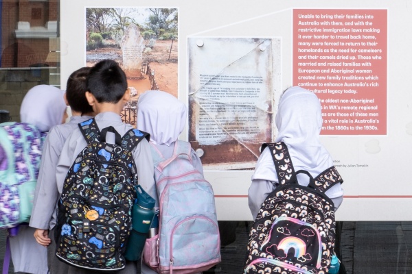 School excursion looking at the Sheiks Fakes and Cameleers exhibition 2024
