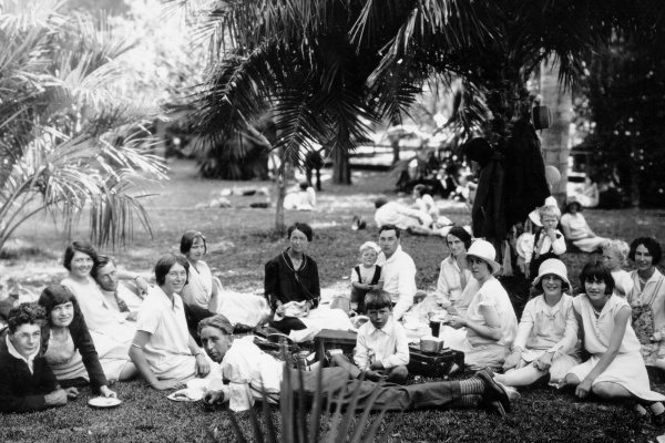 New Years Day family picnic at the South Perth Zoological and Botanical Gardens 1930 