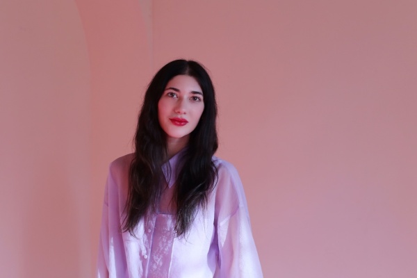 Photo of authour Laura Elizabeth Woolett 