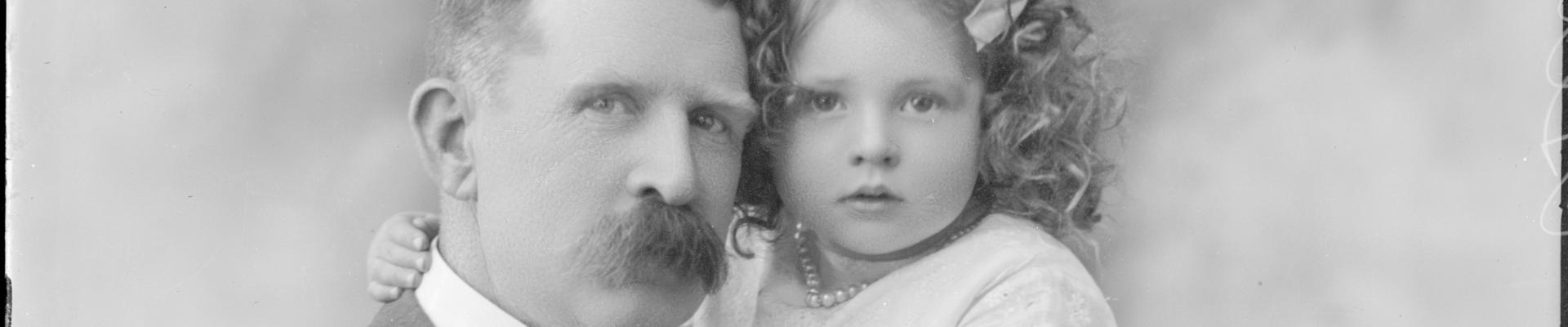 151432PDWilliam Henry Gumbleton and daughter possibly Shiela c1914