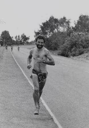Paul Shields running the second lap in the Dampier Triathlon 27 May 1984