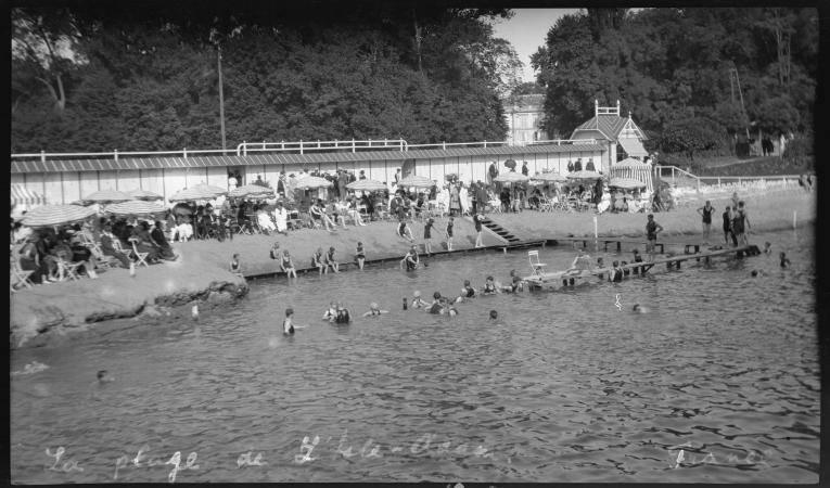 La Plage de LIsle Adam  La swimming pool Around 1921