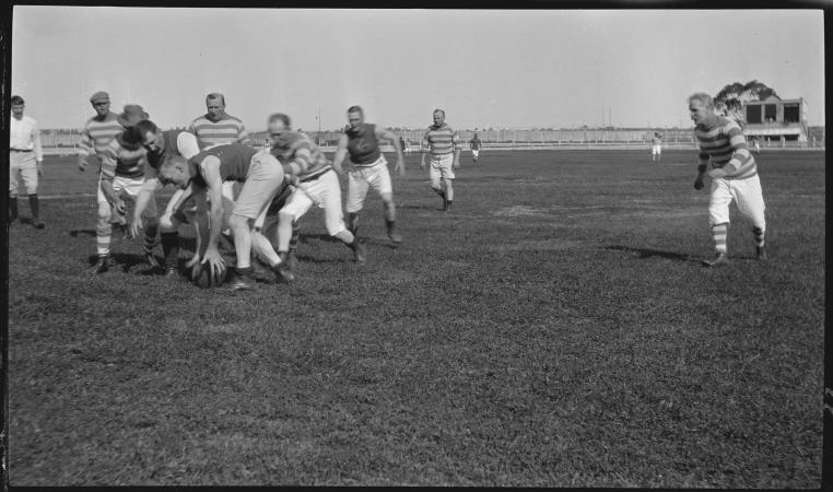 Mens football game 1918