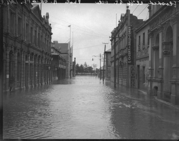 Flooding in Cliff street Fremantle in 1922