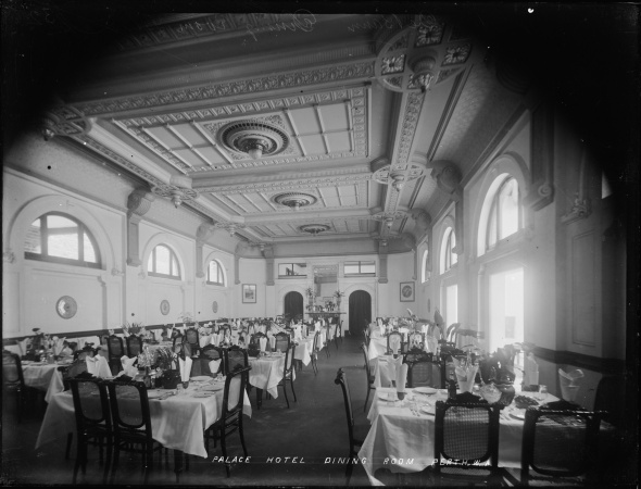 Dining room of the Palace Hotel Perth 1900-1910
