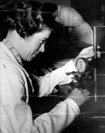 Mollie Lukis in laboratory