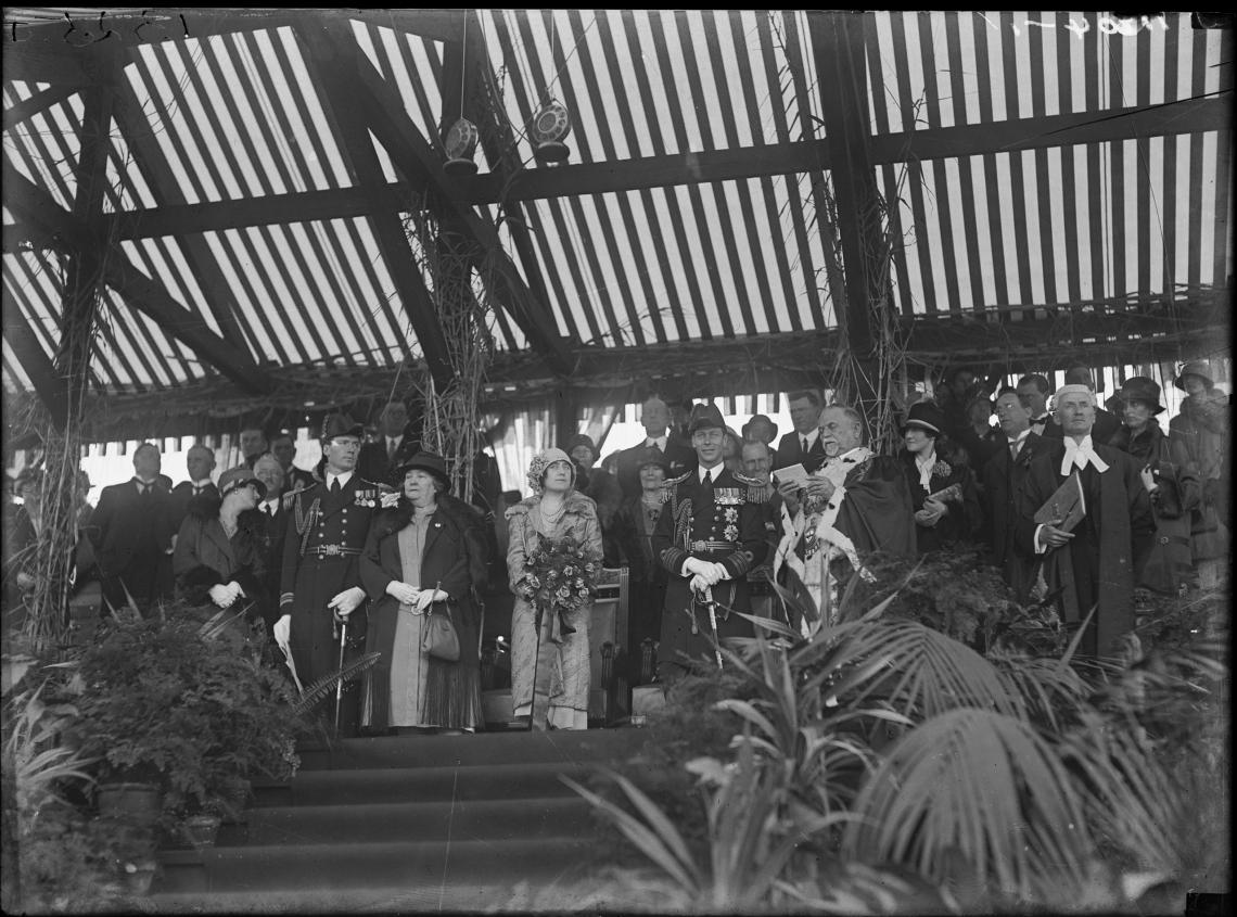 The Mayor of Perth JT Franklin welcomes the Duke and Duchess of York to Perth 1927