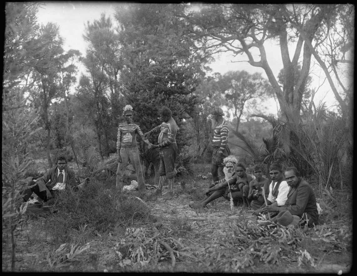 Genburdong Monnop Dool and other boys and men preparing for corroboree