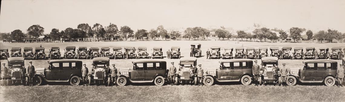 Boans free taxis on Wellington Square 1928