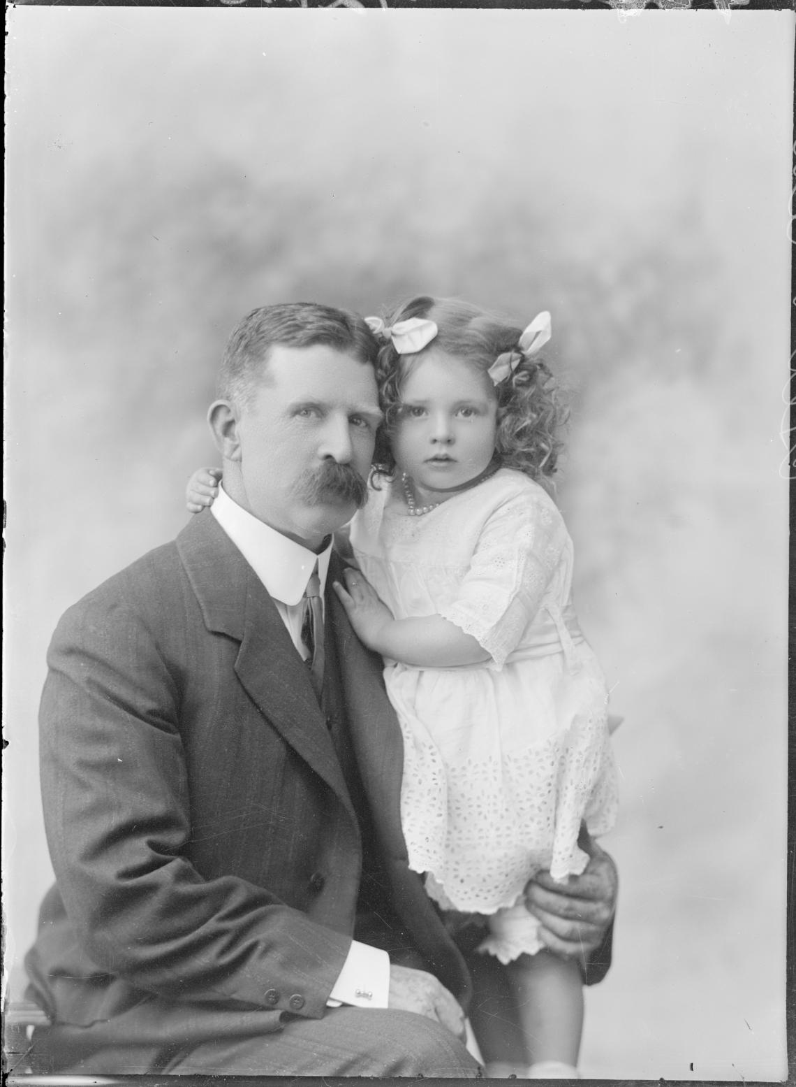 151432PDWilliam Henry Gumbleton and daughter possibly Shiela c1914