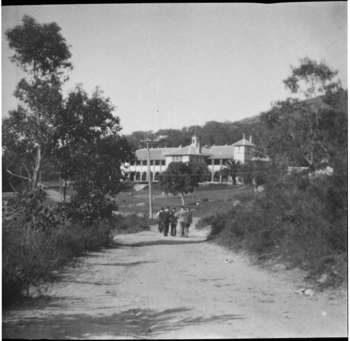 364391PD Students walking along dirt track to Albany High School Western Australia 1949