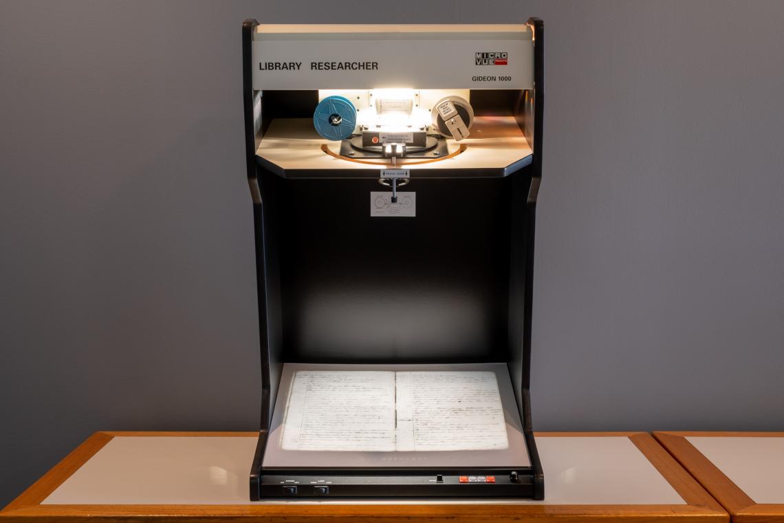 Microfiche machine