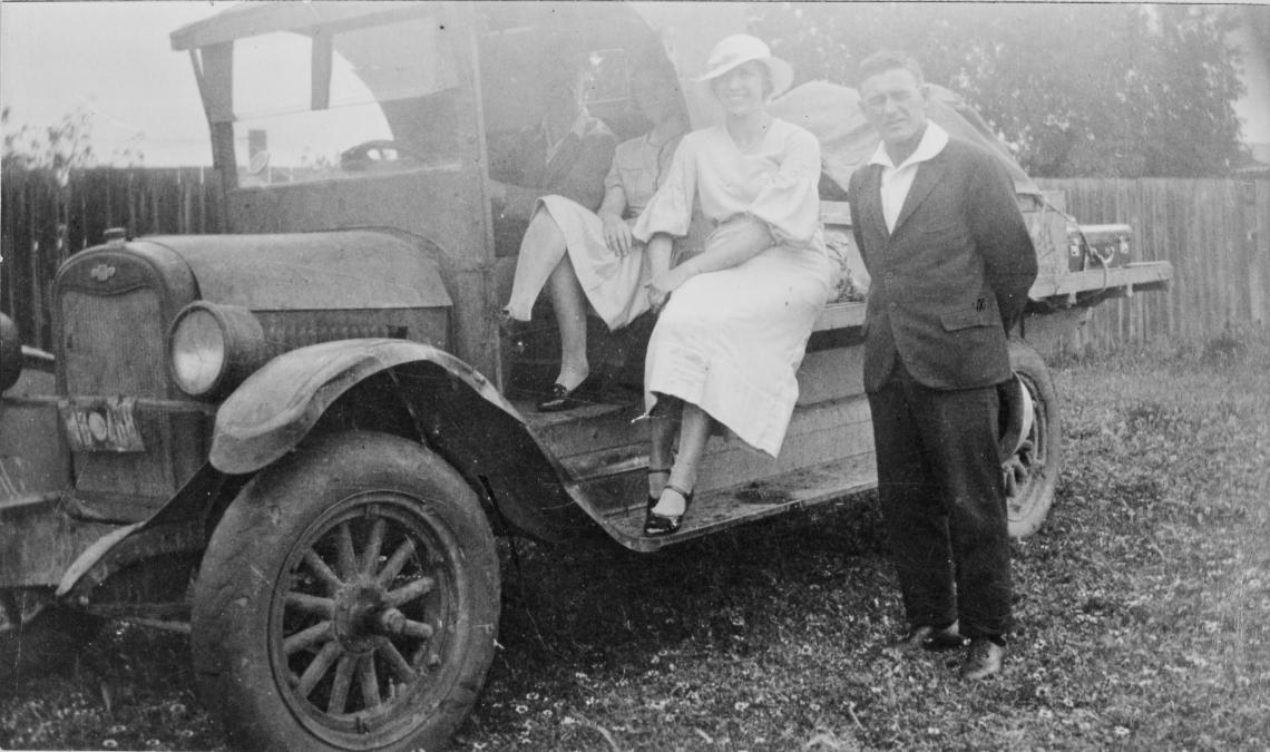 John Porter and Edna Taggart starting off from Northam to begin married life at Wongan Hills Joyce Sounness sitting in the truck October 1933