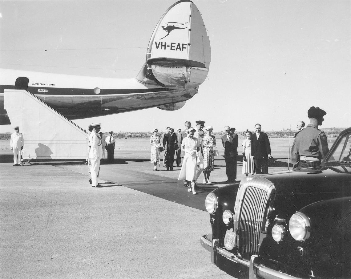 011056D Queen Elizabeth II Royal visit arrival at Kalgoorlie 1954