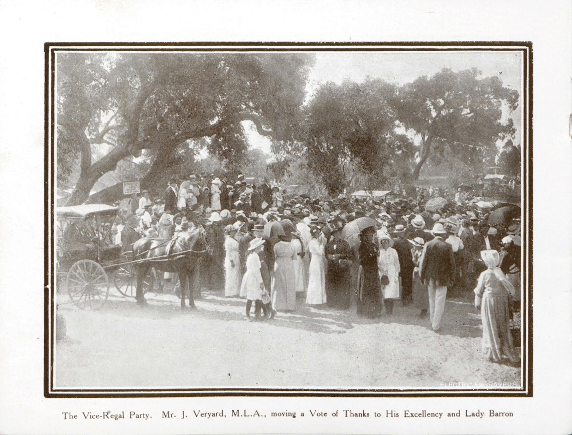 Anzac Cottage souvenir booklet crowd picture