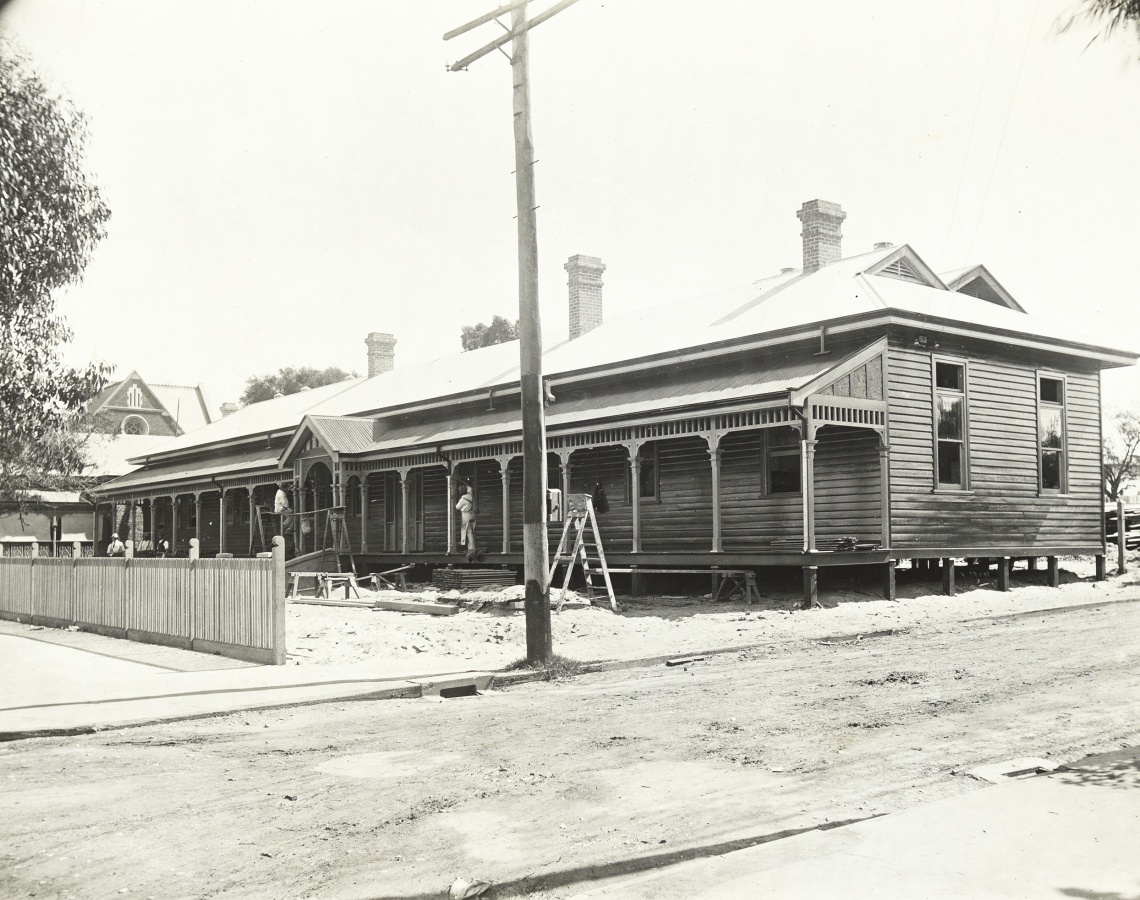 Taking apart the University of Western Australia building in Irwin Street Perth for reconstruction at Crawley early 1933