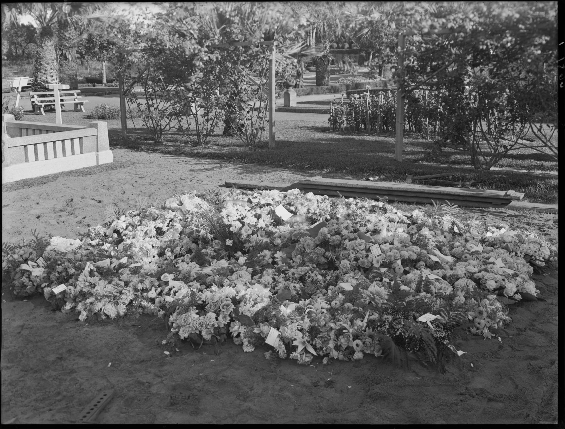 Lady Alice Franklins grave 1932 