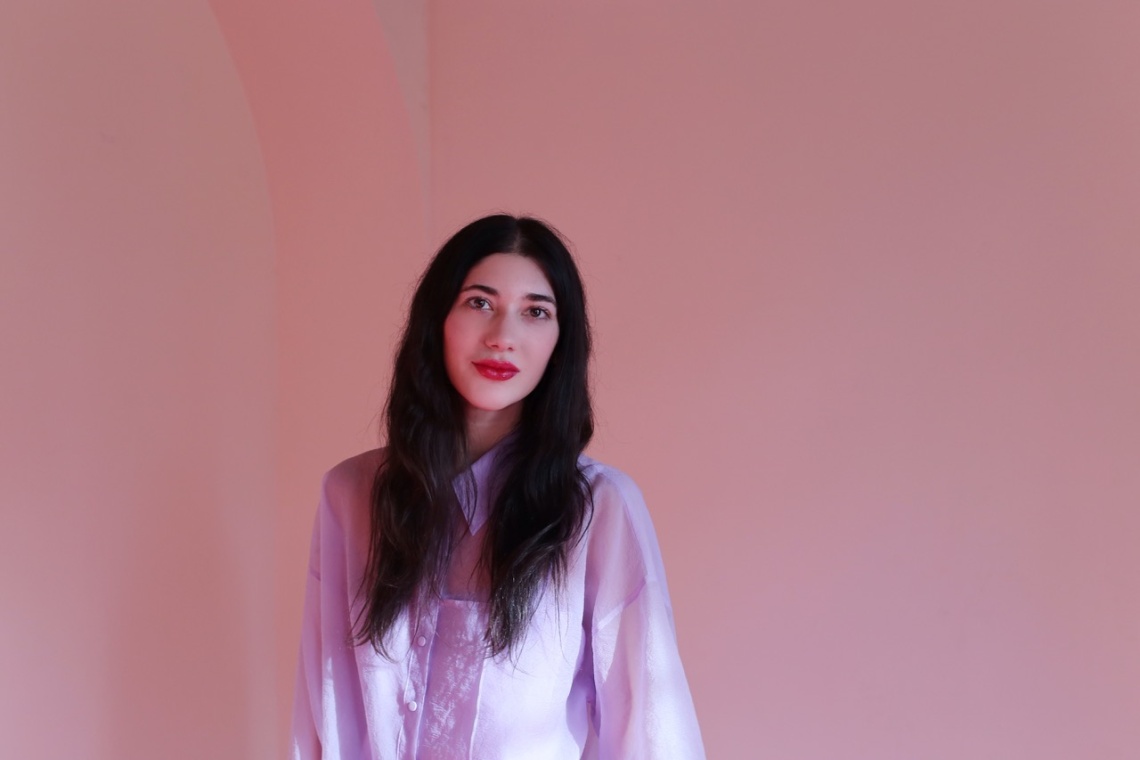 Photo of authour Laura Elizabeth Woolett 