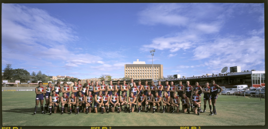 Team shot of the Fremantle Dockers 1995