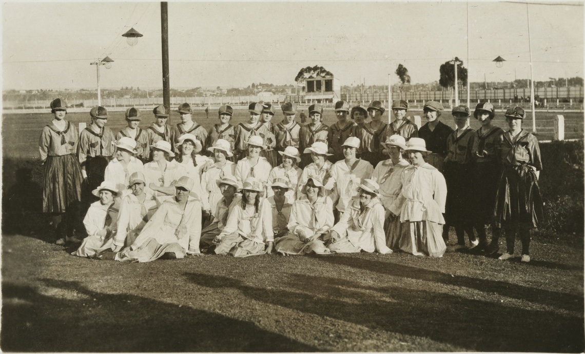 Foys and Fremantle Economic ladies football teams Fremantle 1918