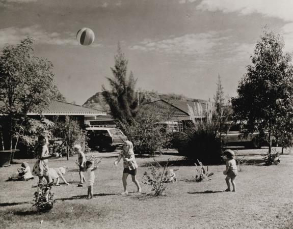 Tom Price garden scene 1974  BA2817489  
