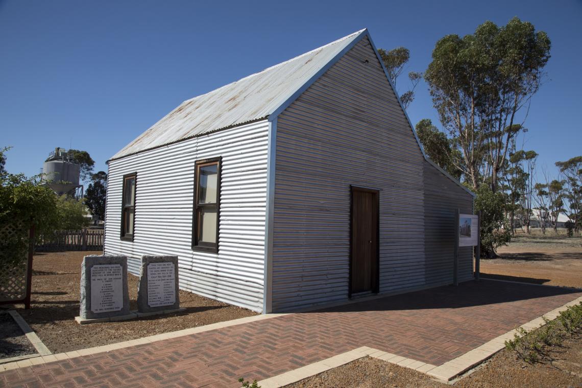BA24931376 Nyabing Settlers Hall and war memorial 9 March 2018